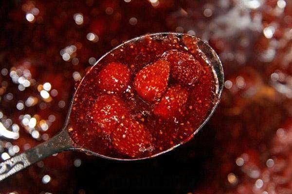 Лесная земляника в чае